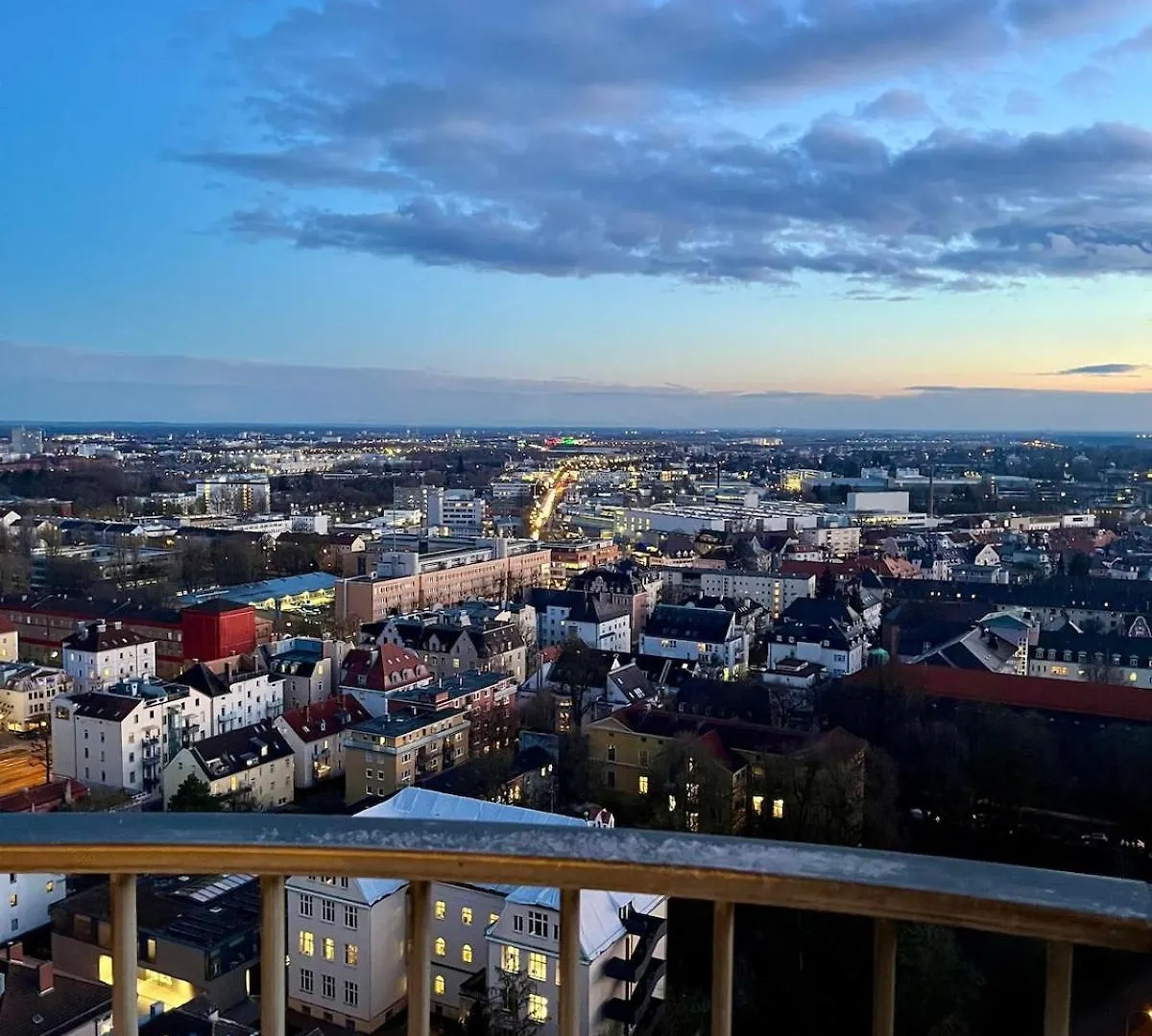 Hoteltower-Suite Augsburg I 23Rd Floor I Fantastic View I Central 0*,  德国